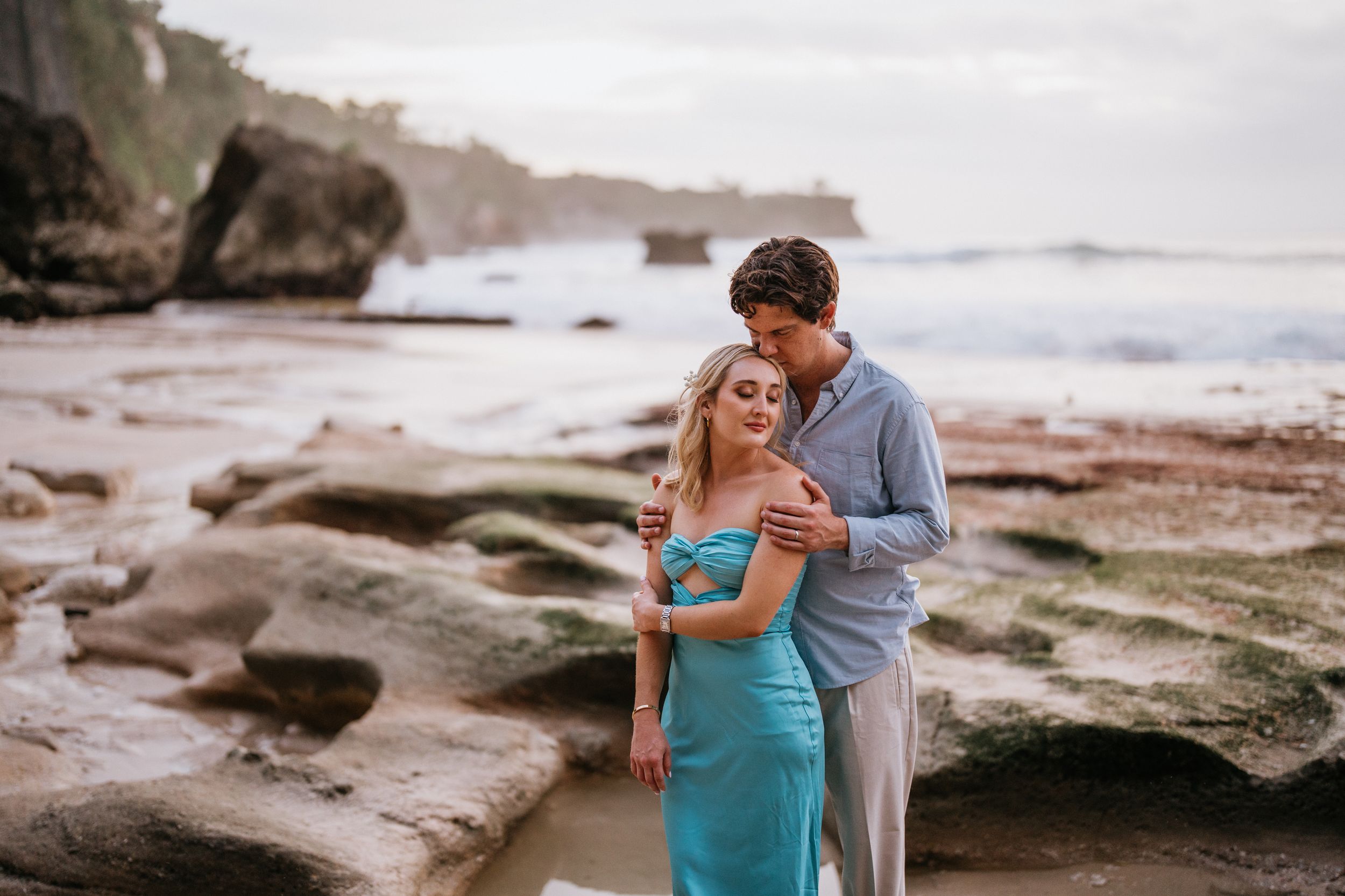 Couple photography services with a romantic beach view