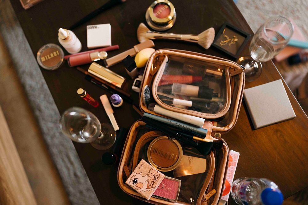 the brides makeup at her getting ready in the room at the westin
