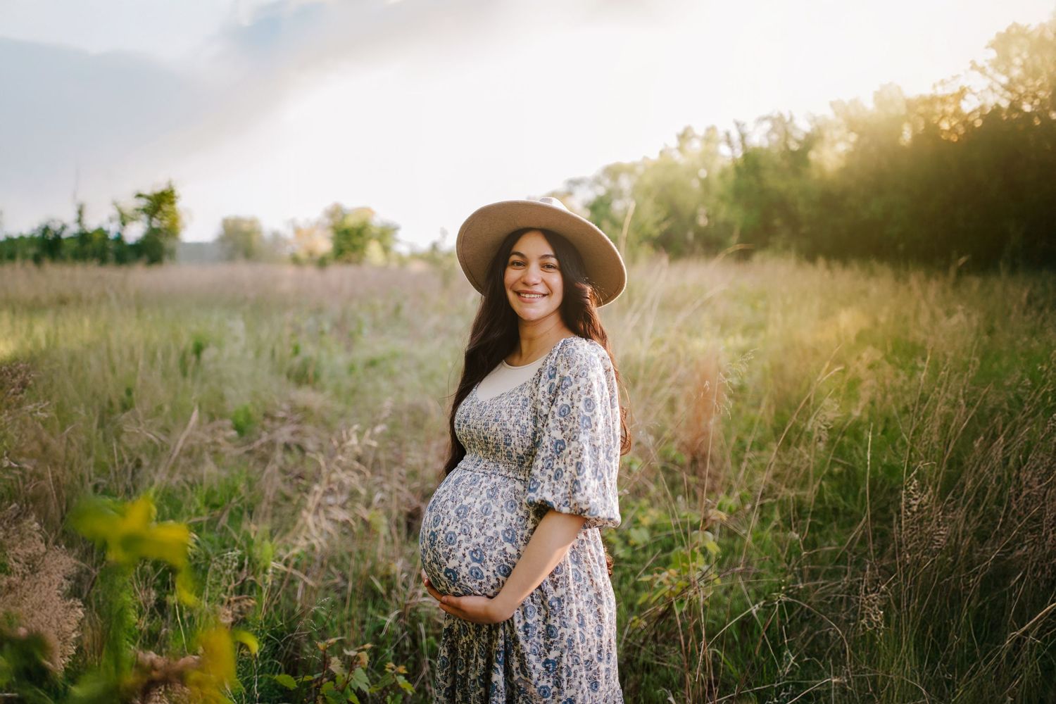 Maternity pregnancy photo session in Sedgwick County Park, family pictures in Wichita, KS, by Jessica Nadine Photography