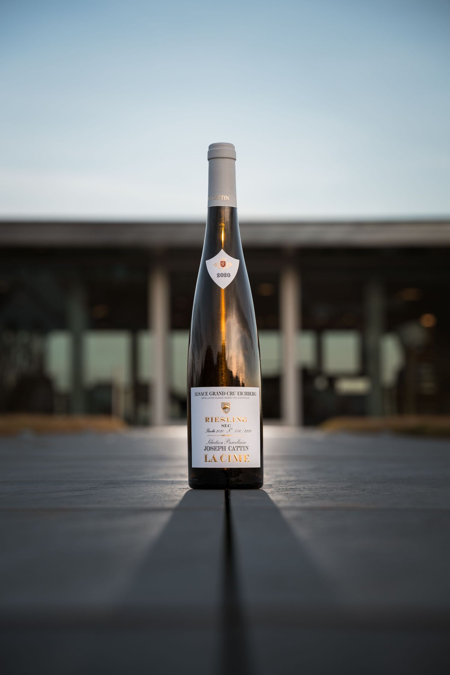 Photographie de bouteille de vin d'Alsace pour la Cave Cattin près de Colmar