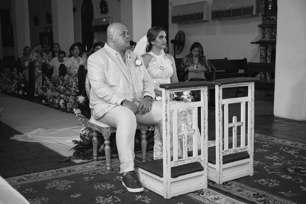Matrimonio religioso de Angela y Oscar en la histórica Parroquia La Inmaculada Concepción de Valledupar. Enfoque cinematográfico.