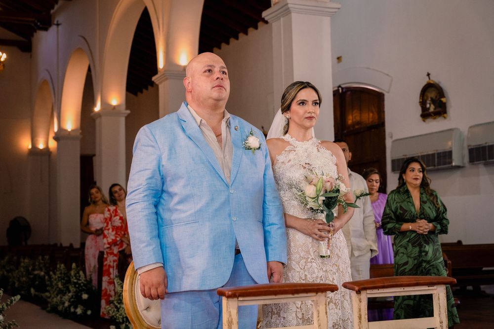 Matrimonio religioso de Angela y Oscar en la histórica Parroquia La Inmaculada Concepción de Valledupar. Enfoque cinematográfico.