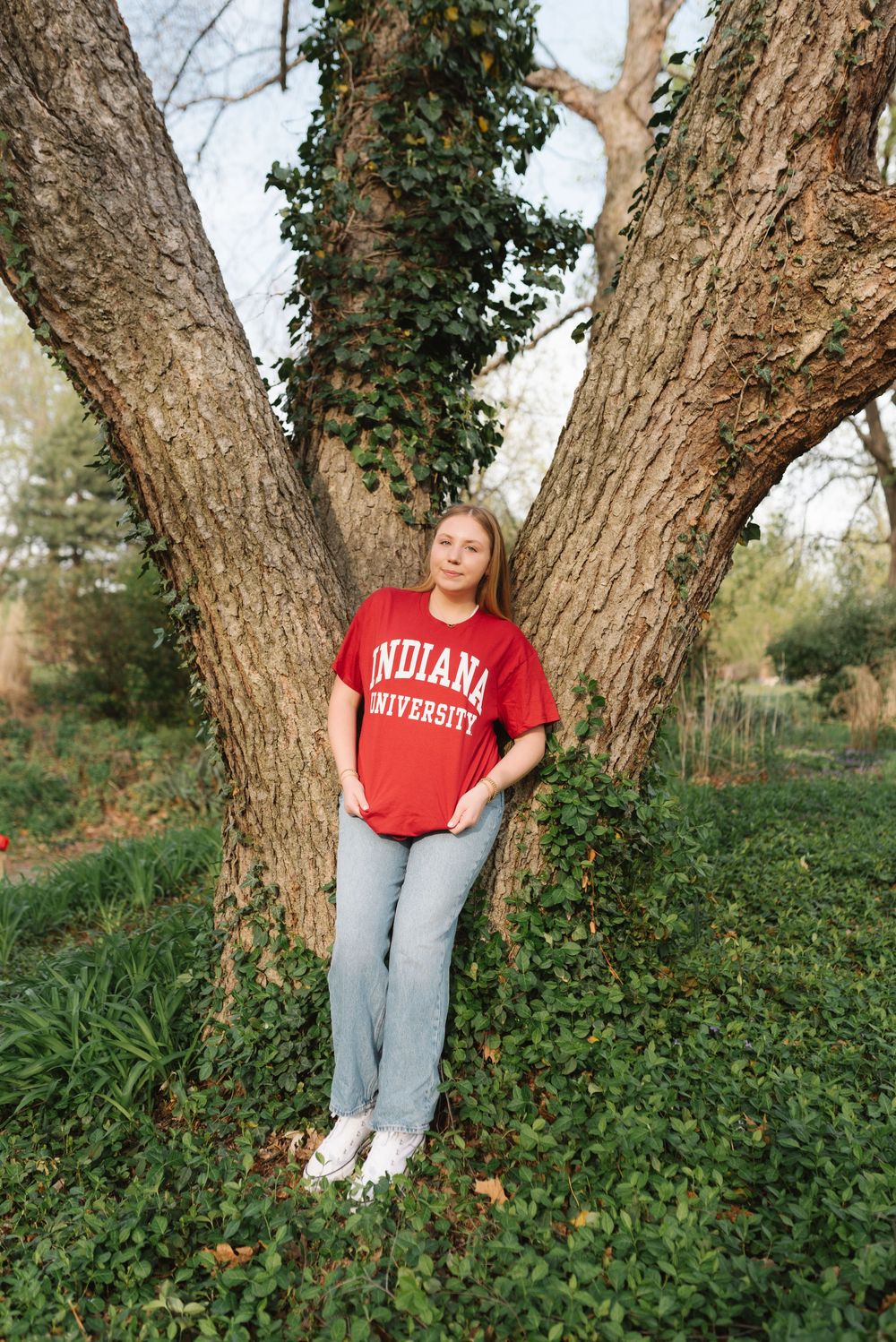 Indiana University themed photo shoot in natural outdoor setting with ivy covered trees.