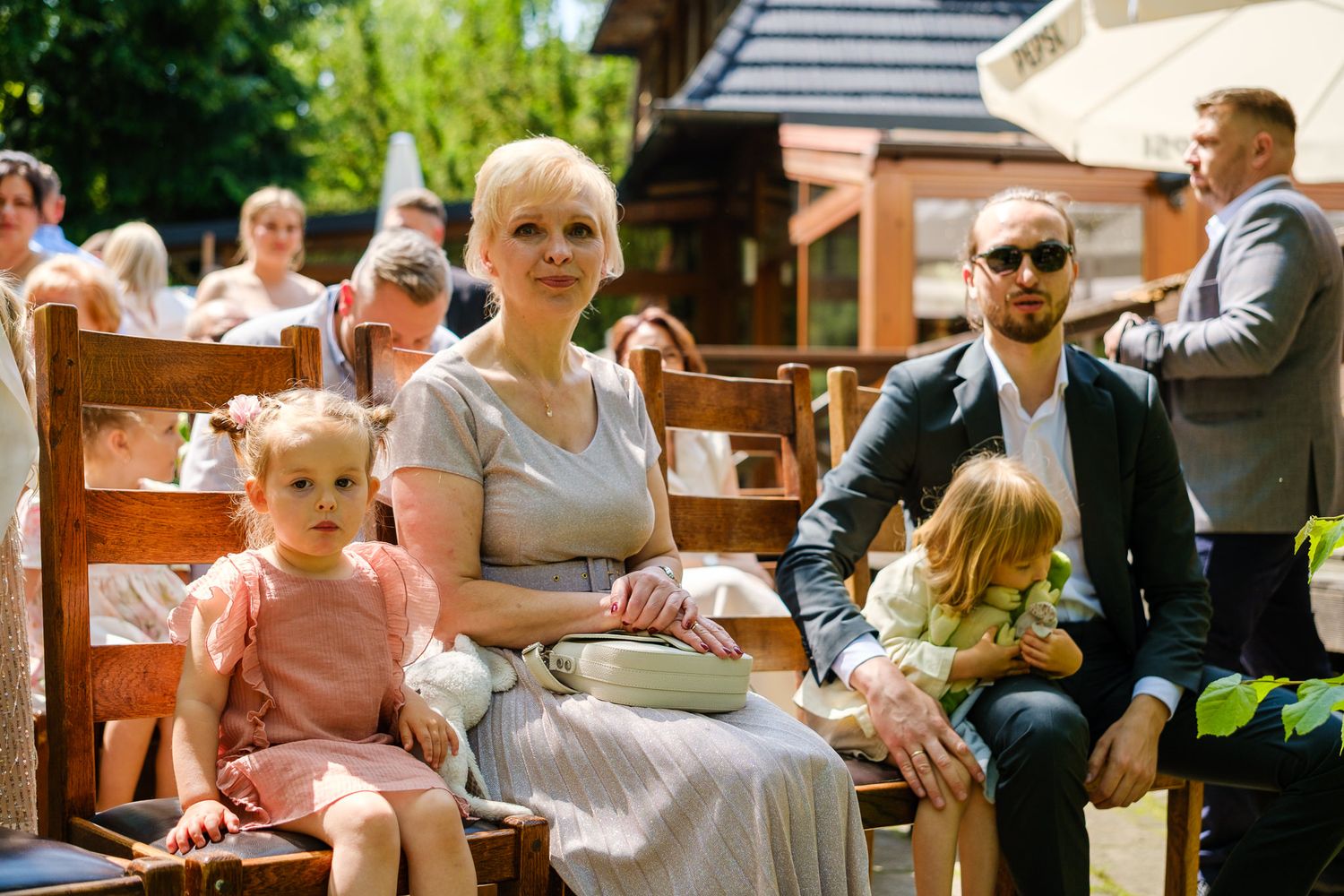 Goście weselni ślub w plenerze Chorzów.