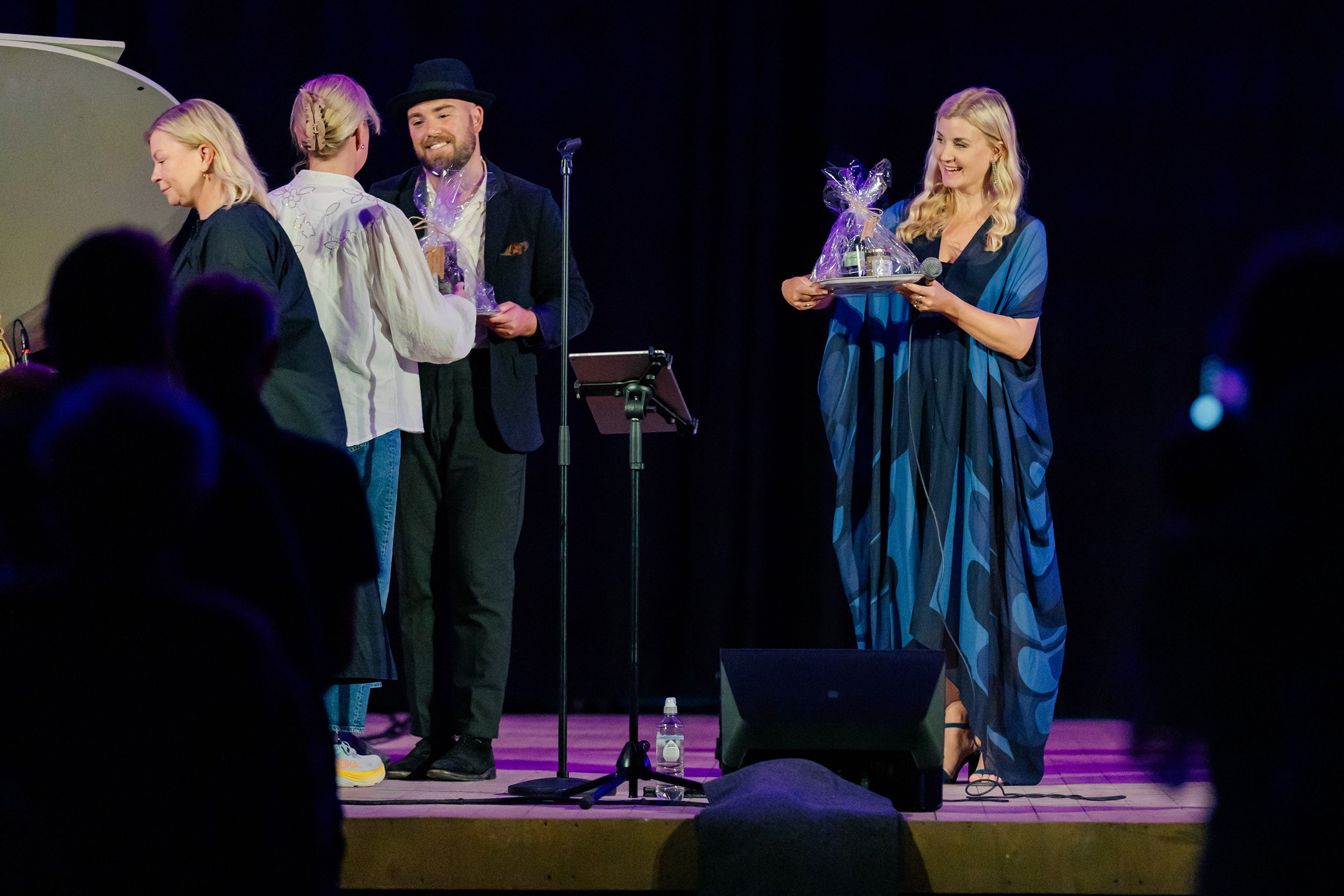 Emmi Christenssons konsert på Borgviks Gård tillsammans med  Jonatan Bengtsson. Fotograf Rebecca Nordin.