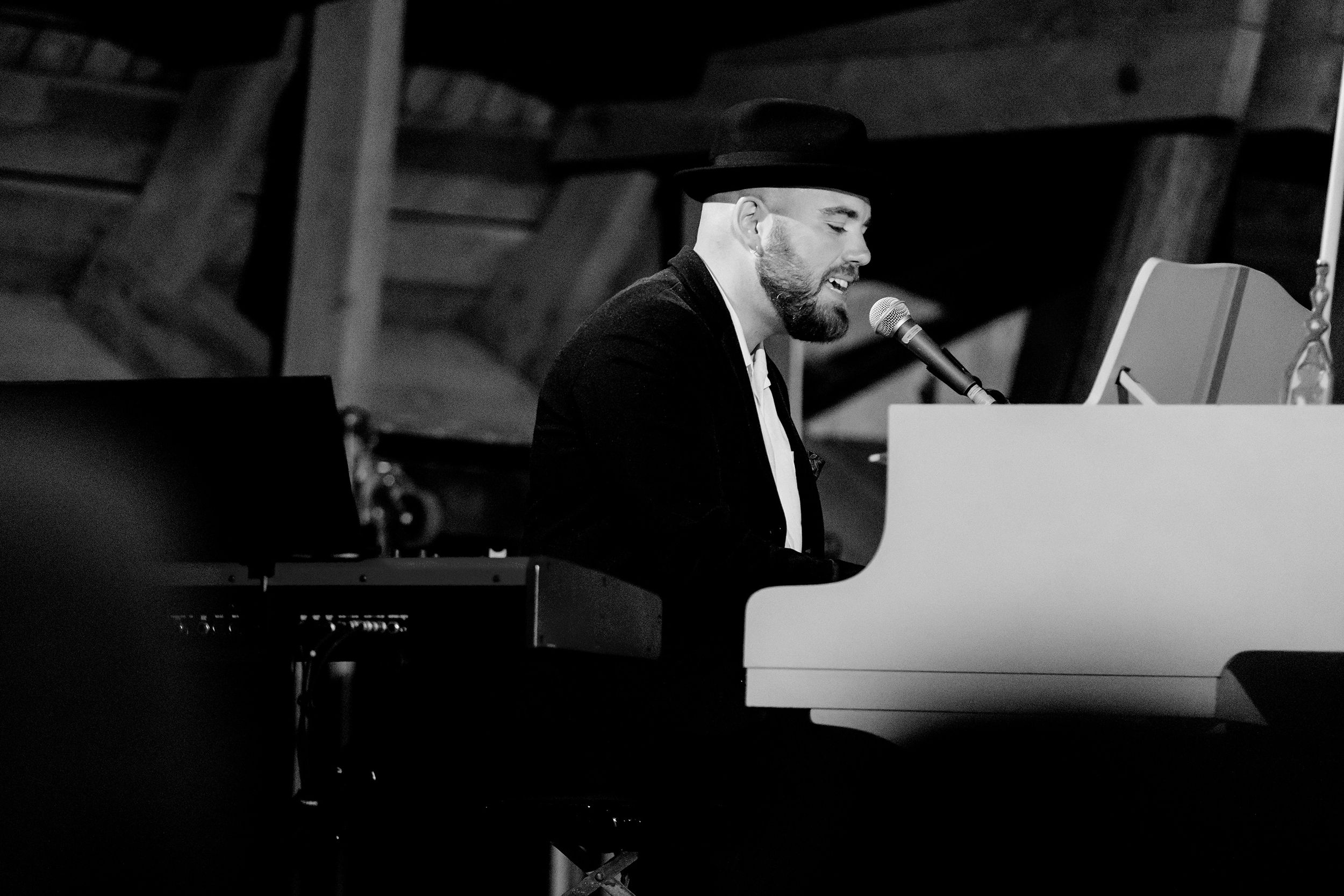 Emmi Christenssons konsert på Borgviks Gård tillsammans med  Jonatan Bengtsson. Fotograf Rebecca Nordin.