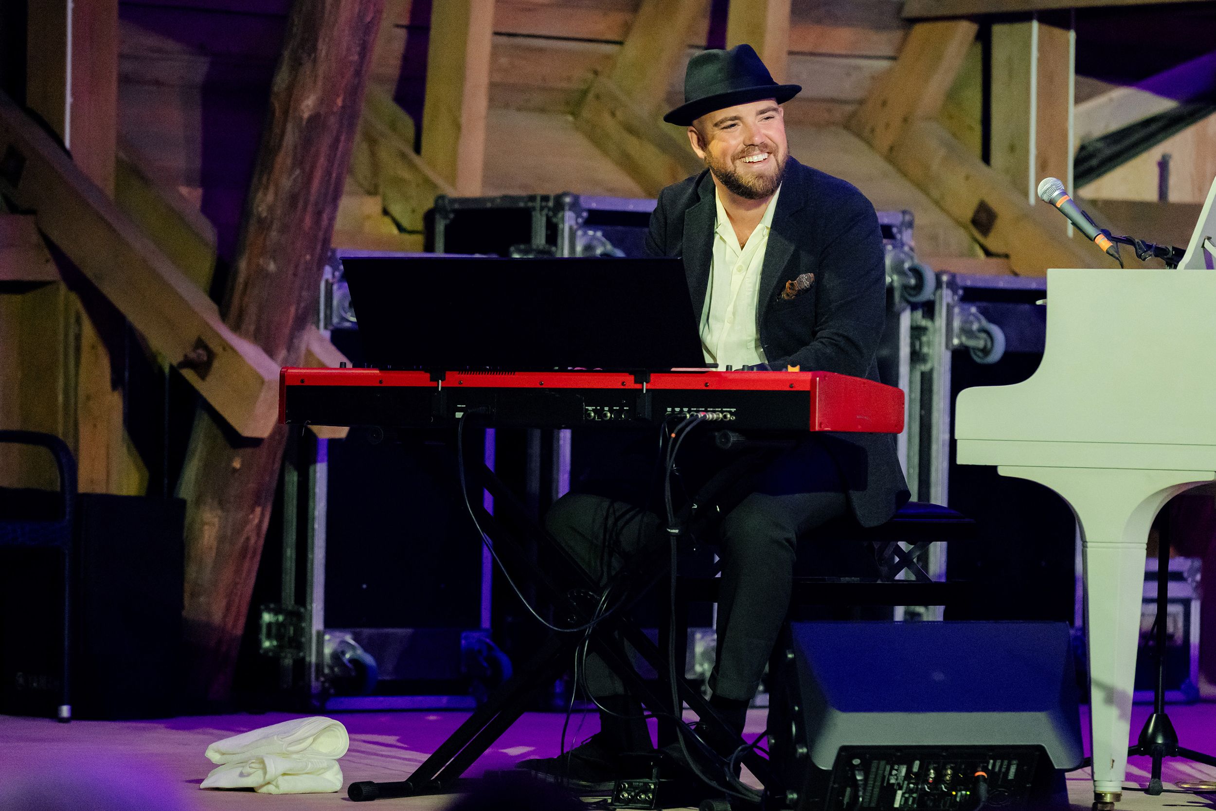 Emmi Christenssons konsert på Borgviks Gård tillsammans med  Jonatan Bengtsson. Fotograf Rebecca Nordin.