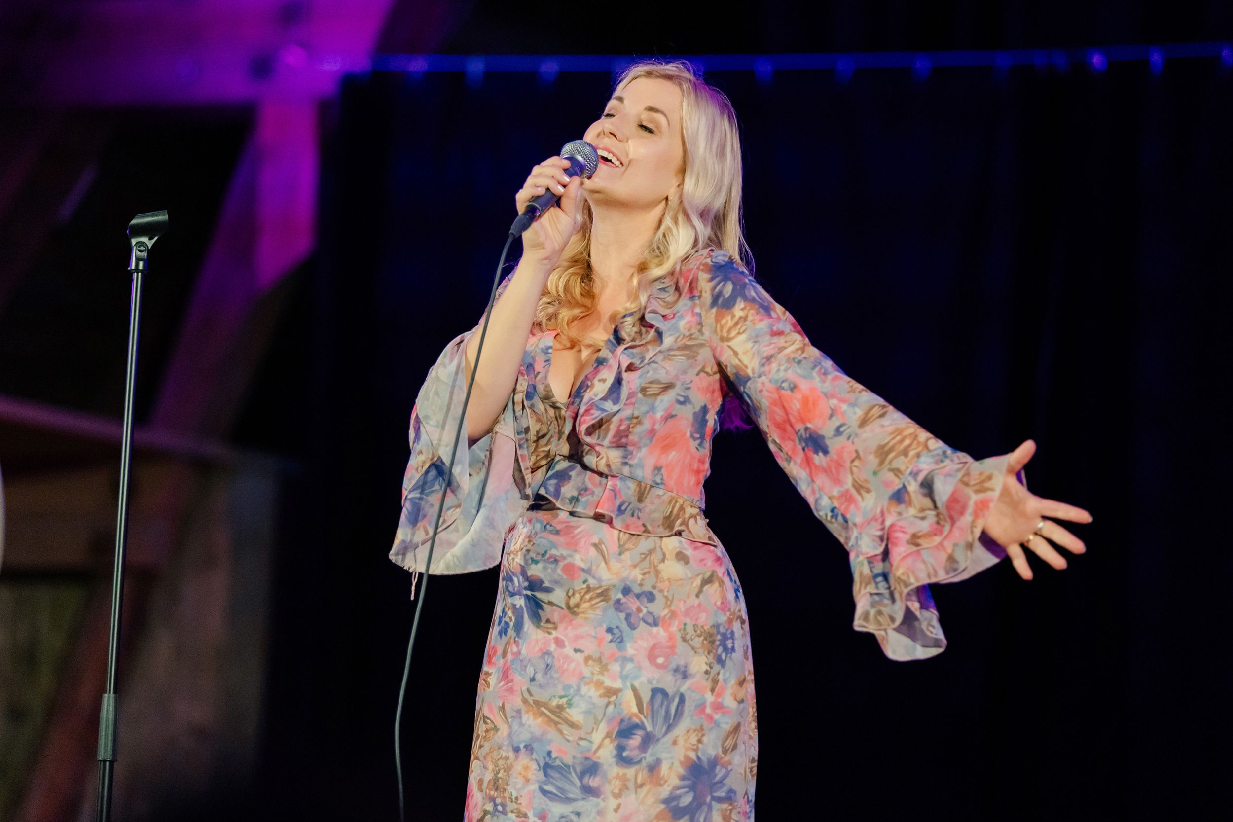Emmi Christenssons konsert på Borgviks Gård tillsammans med  Jonatan Bengtsson. Fotograf Rebecca Nordin.