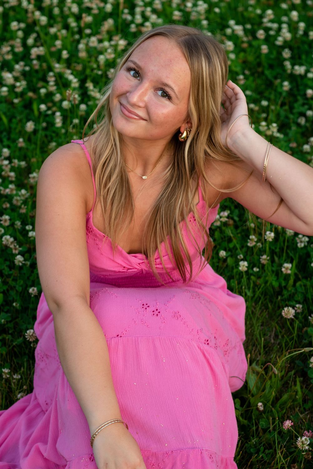 Natural senior photos in a garden. Senior photos with wildflowers. Portraits in a field of flowers. Senior photos in a flower field
