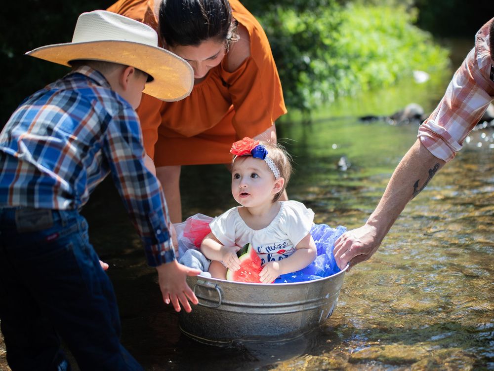Gunnii Sack Photography, Mokelumne Hill CA, Family Photos, Creek Photoshoot