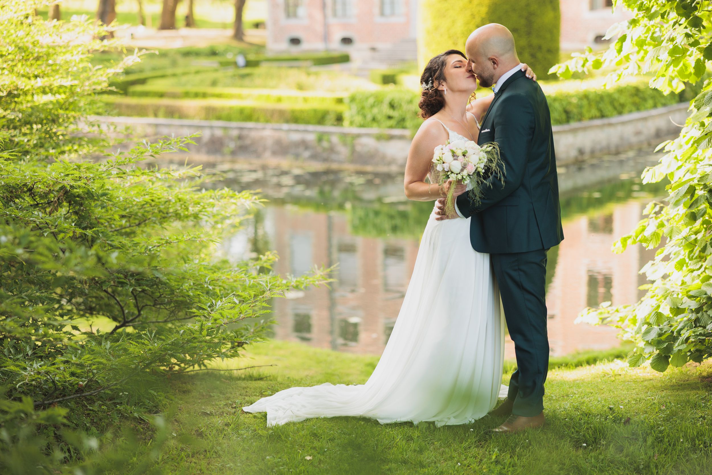 Jas Macca Photographe de mariage lumineux et moderne  Belgique Namur Luxembourg Jeune couple trentenaires session couple Couleurs pastelles