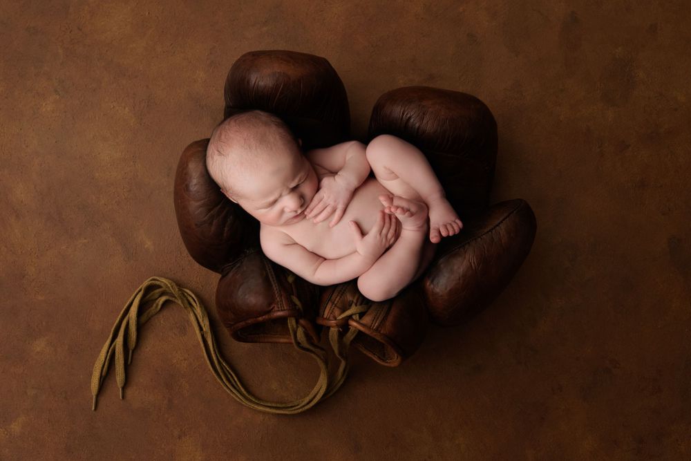 Newborn posing by kara jade photography