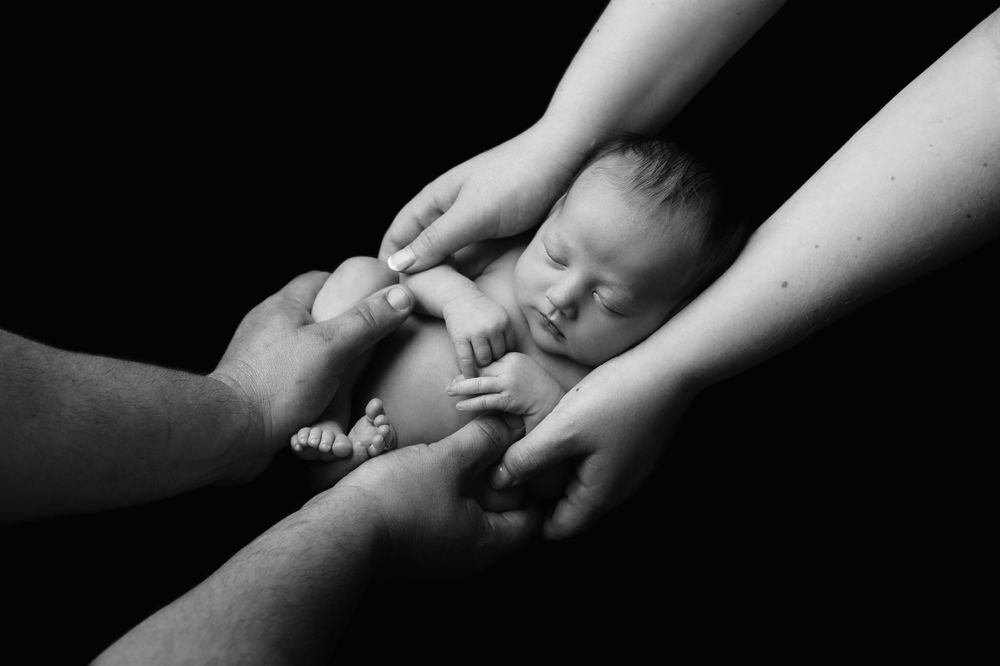 Newborn posing by kara jade photography