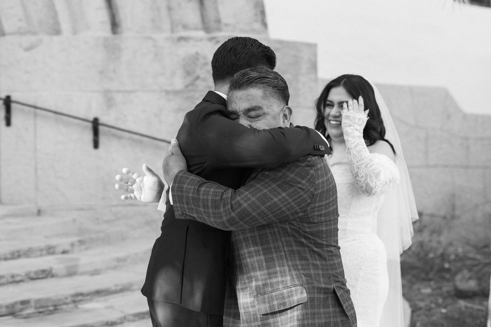 A Santa Barbara photographer captures a tender moment between a father and son at Santa Barbara Courthouse