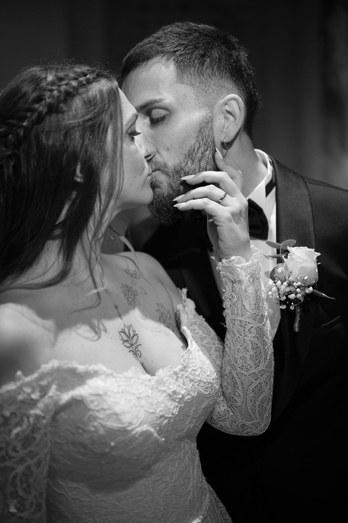 Romantic black and white wedding portraits capturing intimate moments between newlyweds.