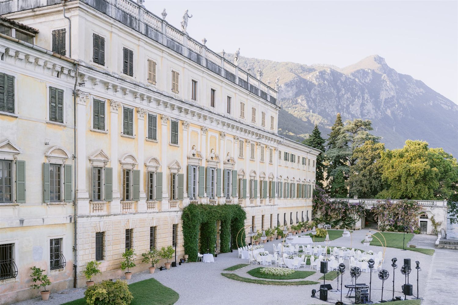 Luxury English destination wedding at Villa Bettoni on Lake Garda