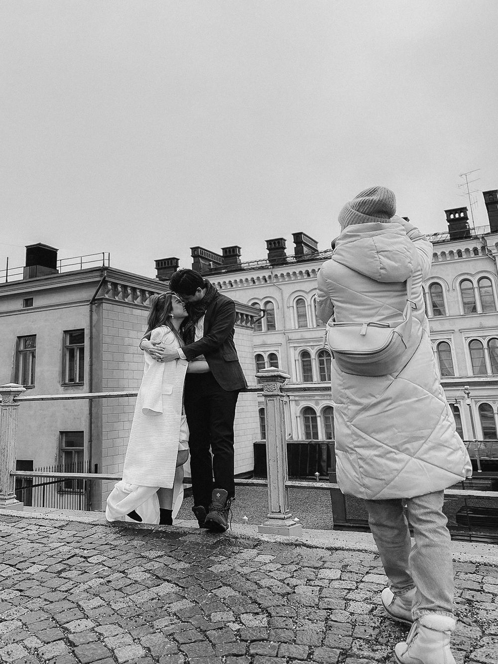 Black and white behind the scenes photo of an engagement session at Senate Square in Helsinki