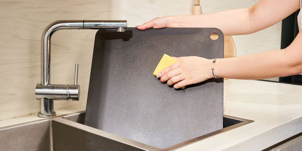 Chụp ảnh pizza stone và pizza peel khi nướng pizza ngoài trời