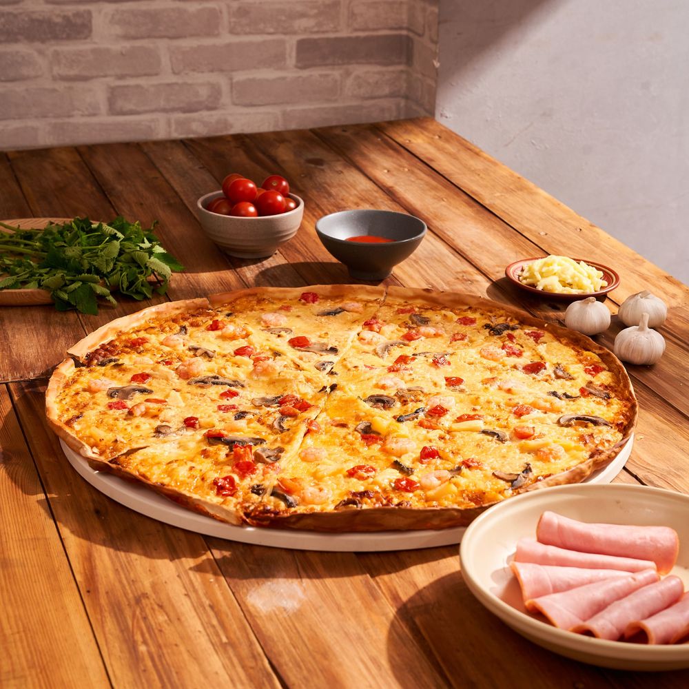 Chụp ảnh pizza stone và pizza peel khi nướng pizza ngoài trời