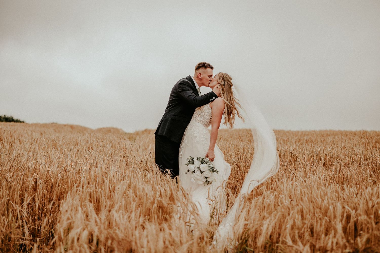 OLIVIA ROSSI PHOTOGRAPHY - THE BARN AT PENGELLY - PENGELLY WEDDINGS CORNWALL