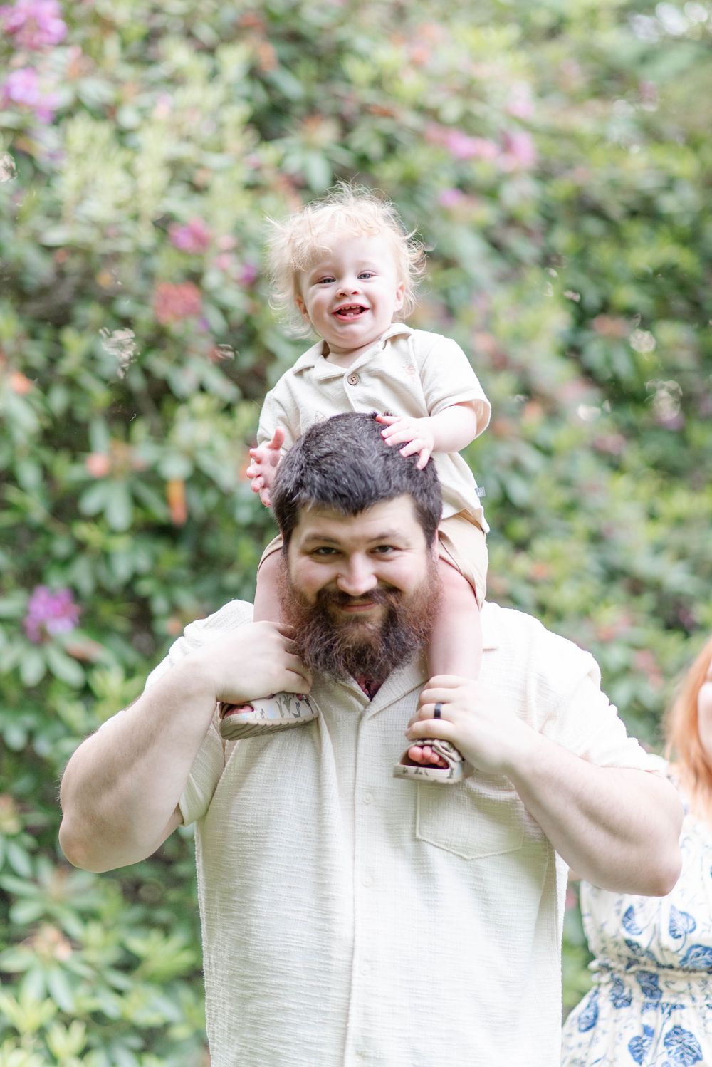 Family shoot with father and toddler son on his shoulders in Johnstown Pennsylvania