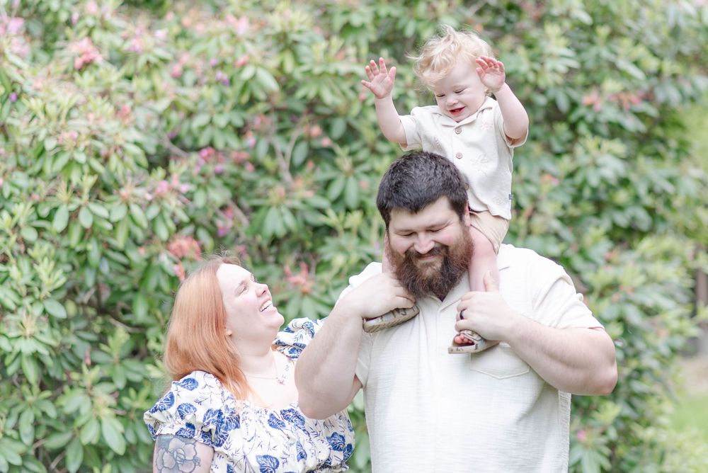 Family shoot with mother, father, and toddler son on dad's shoulders in Johnstown Pennsylvania