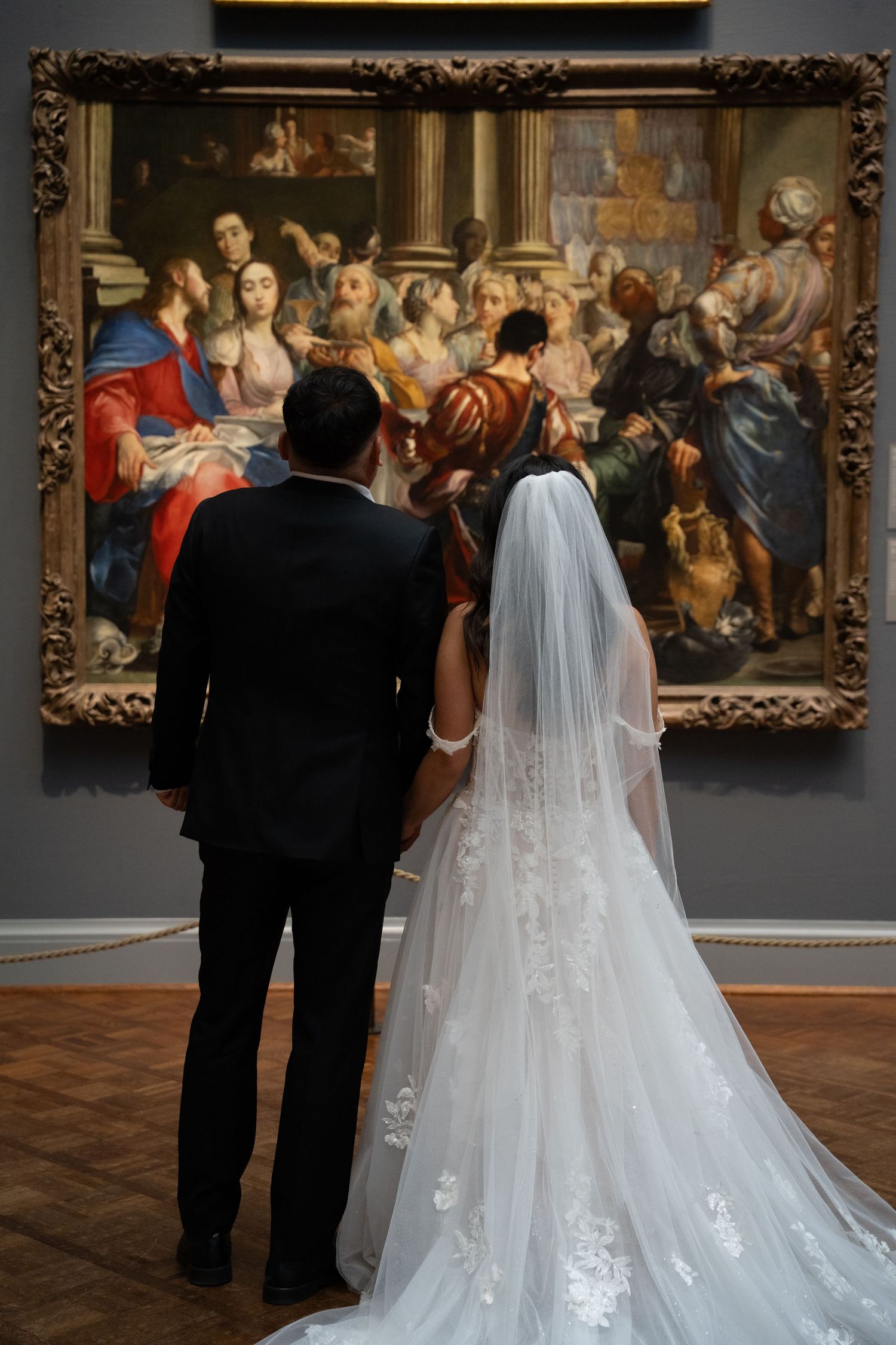Indoor pre-wedding photoshoot in Chicago Illinois at the Art Institute of Chicago.