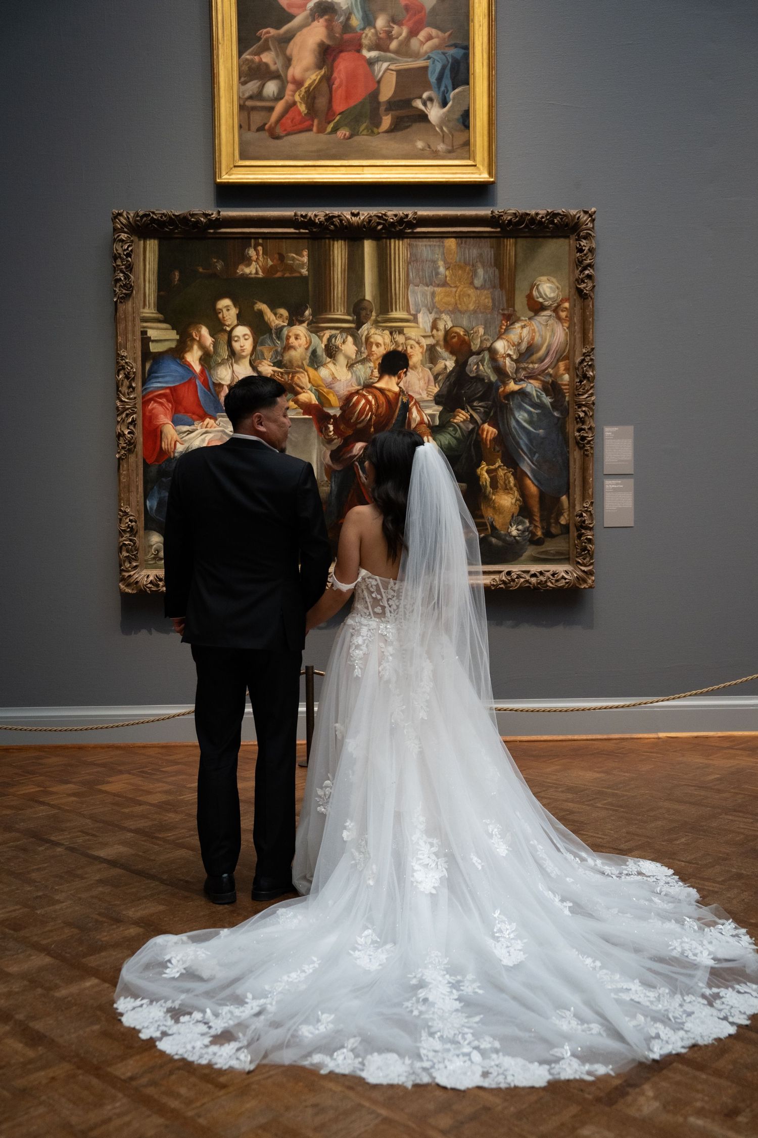 Indoor pre-wedding photoshoot in Chicago Illinois at the Art Institute of Chicago.