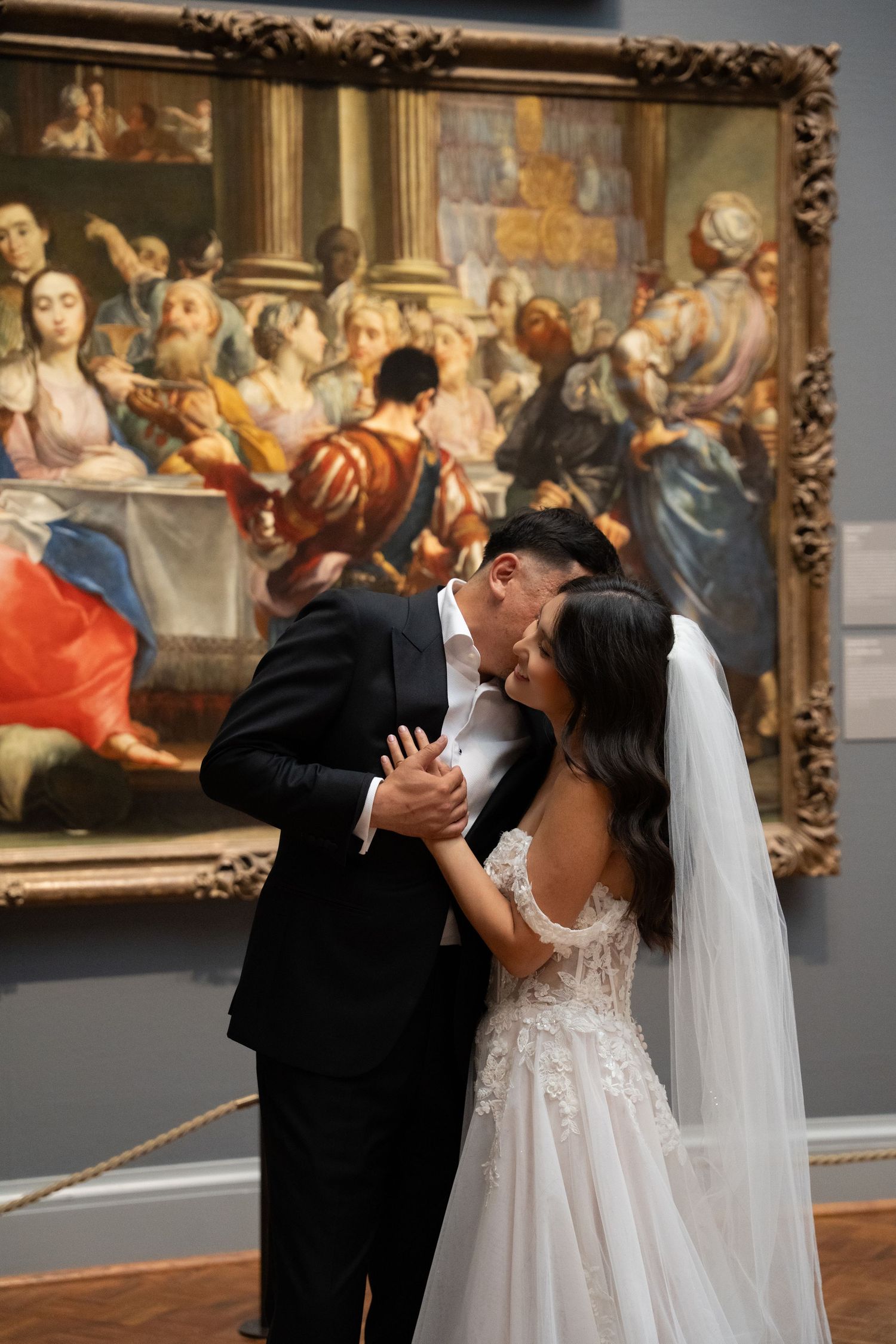 Indoor pre-wedding photoshoot in Chicago Illinois at the Art Institute of Chicago.