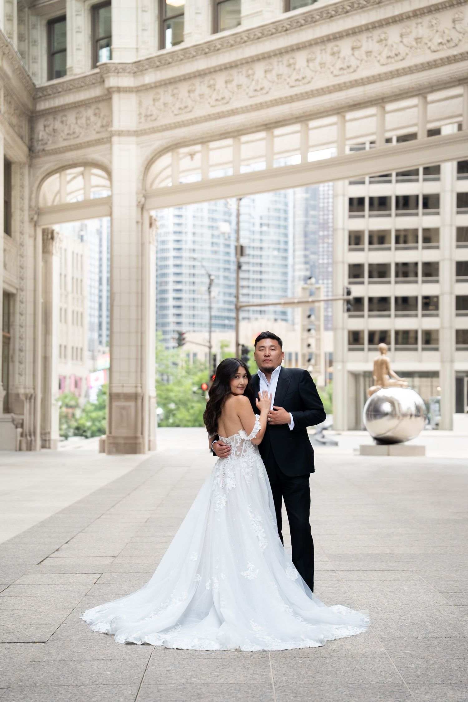outdoor pre-wedding photoshoot in Chicago Illinois by Michigan lake in downtown Chicago.