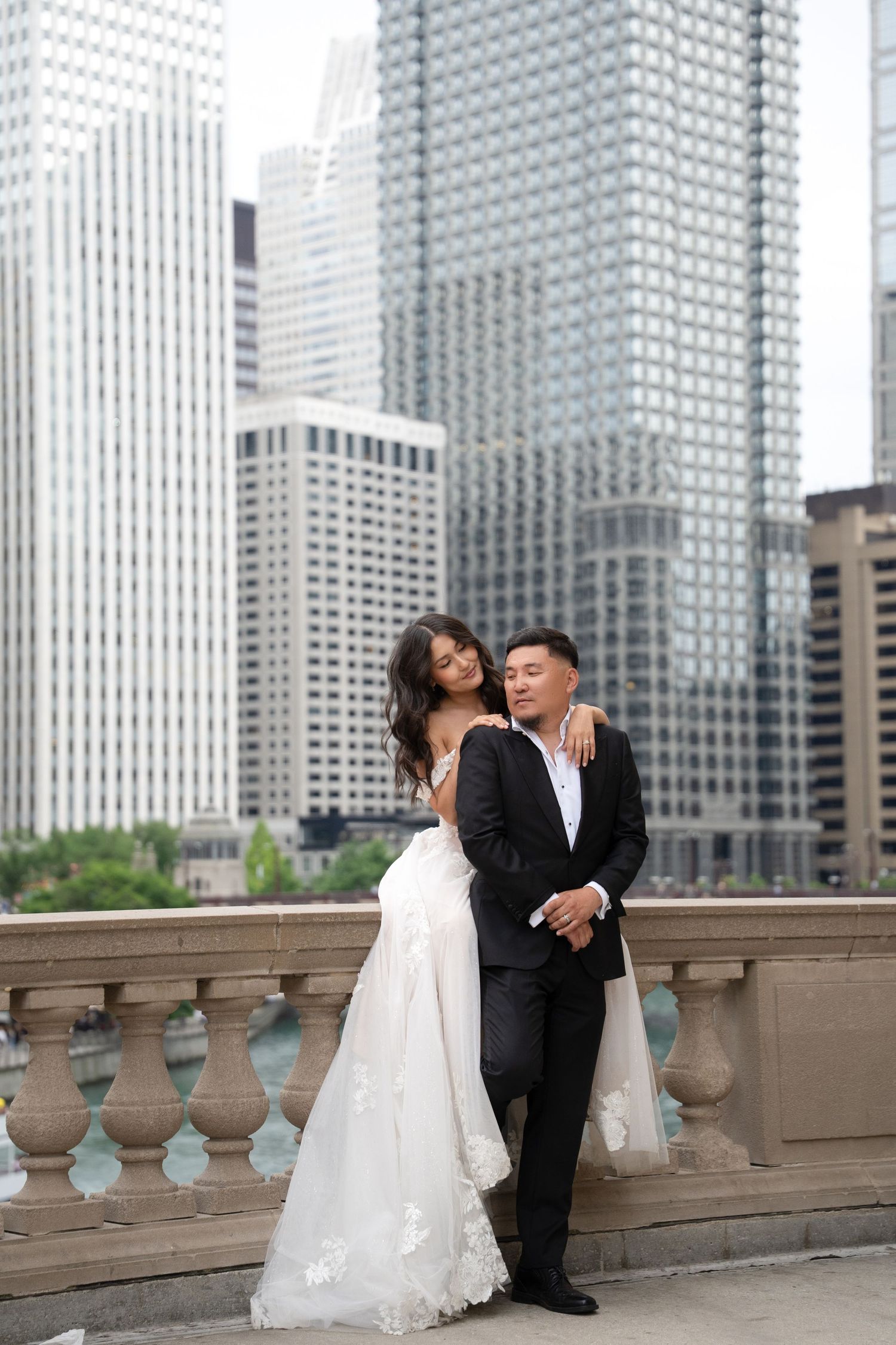 Indoor pre-wedding photoshoot in Chicago Illinois at the Art Institute of Chicago.