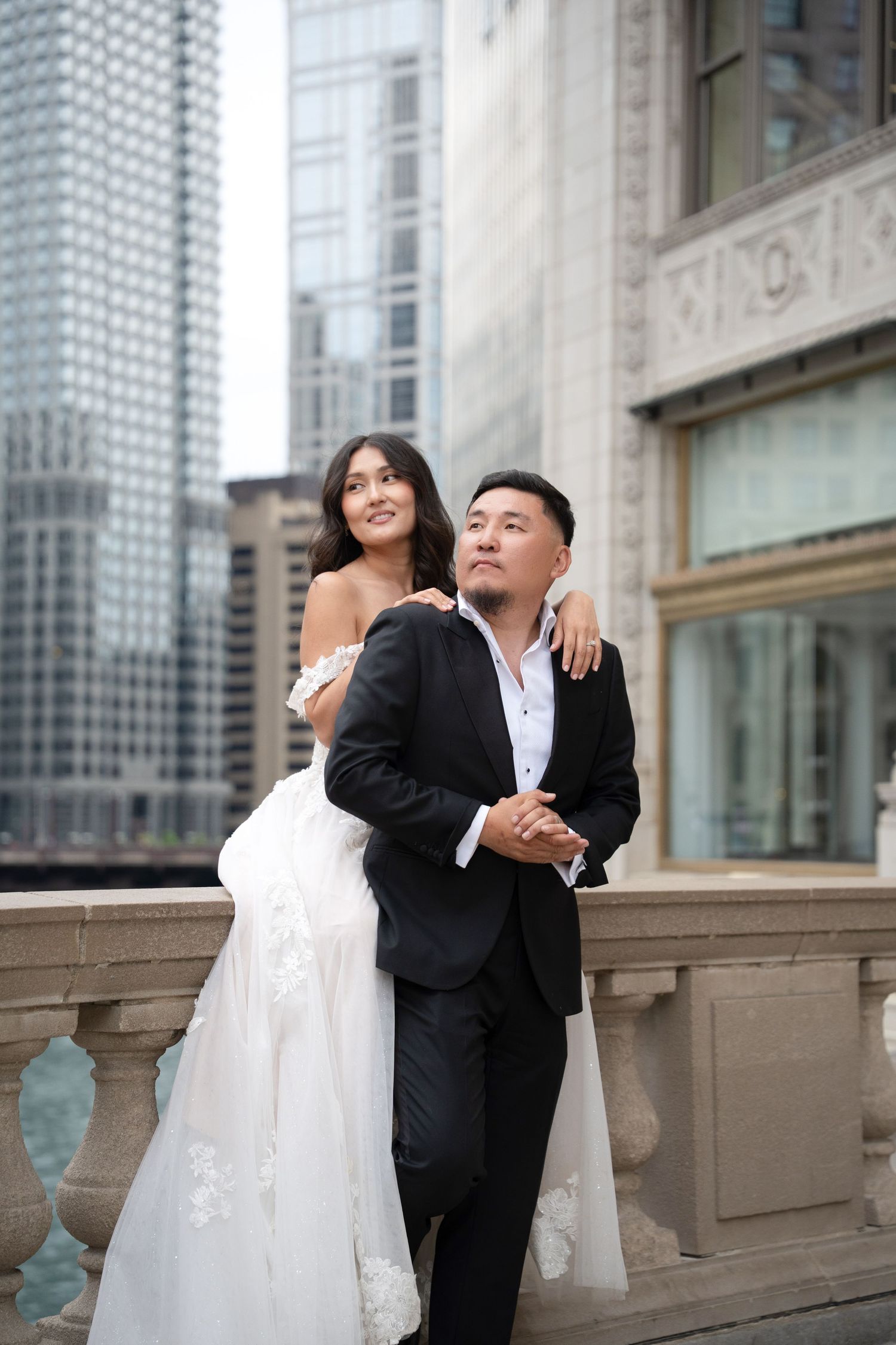 Indoor pre-wedding photoshoot in Chicago Illinois at the Art Institute of Chicago.