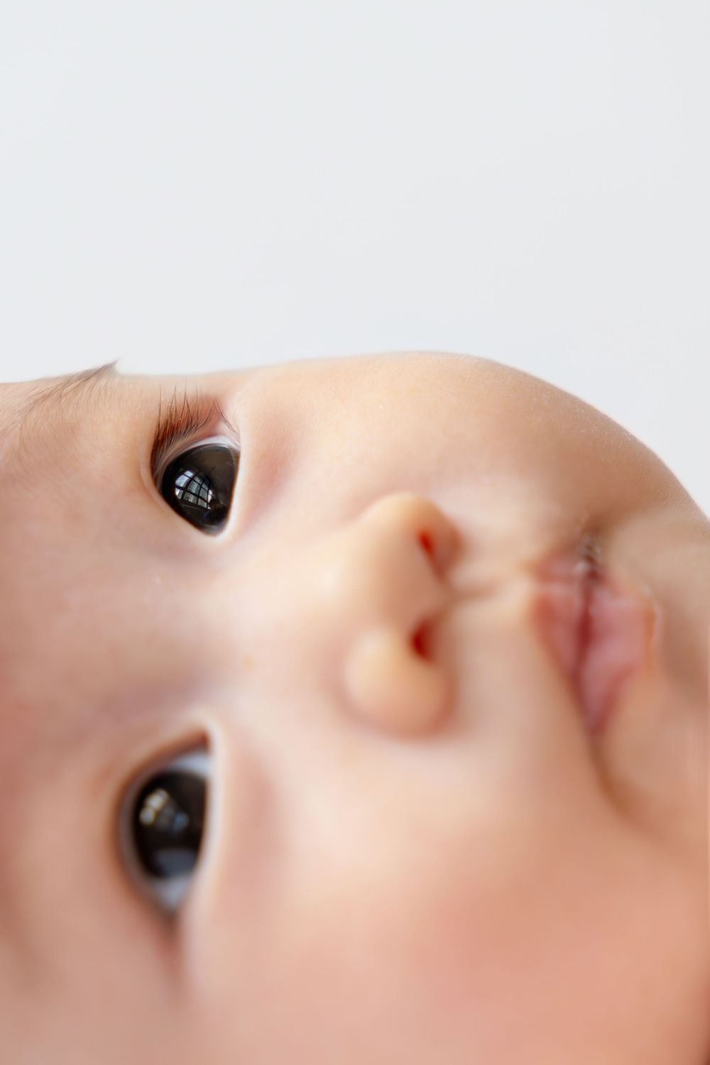 The sweetest pause—gentle, calming newborn portraits you’ll treasure. Book a family photoshoot with your little bundle of joy in HK today!