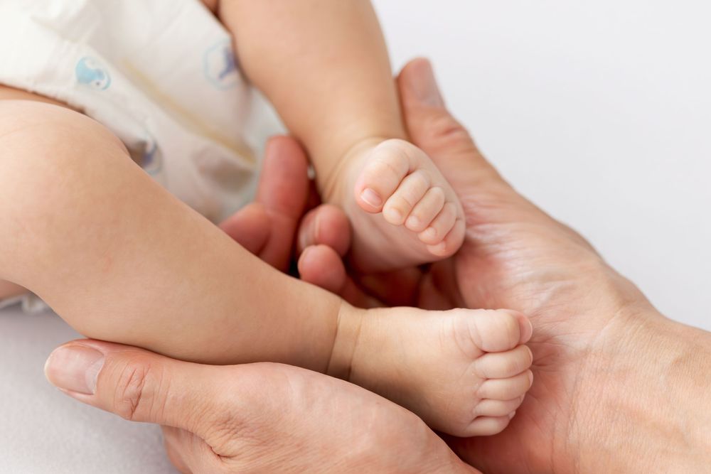 Welcome to the world, little one—professional newborn portraits with ease. Book a 100 day photoshoot, or newborn  photoshoot today!