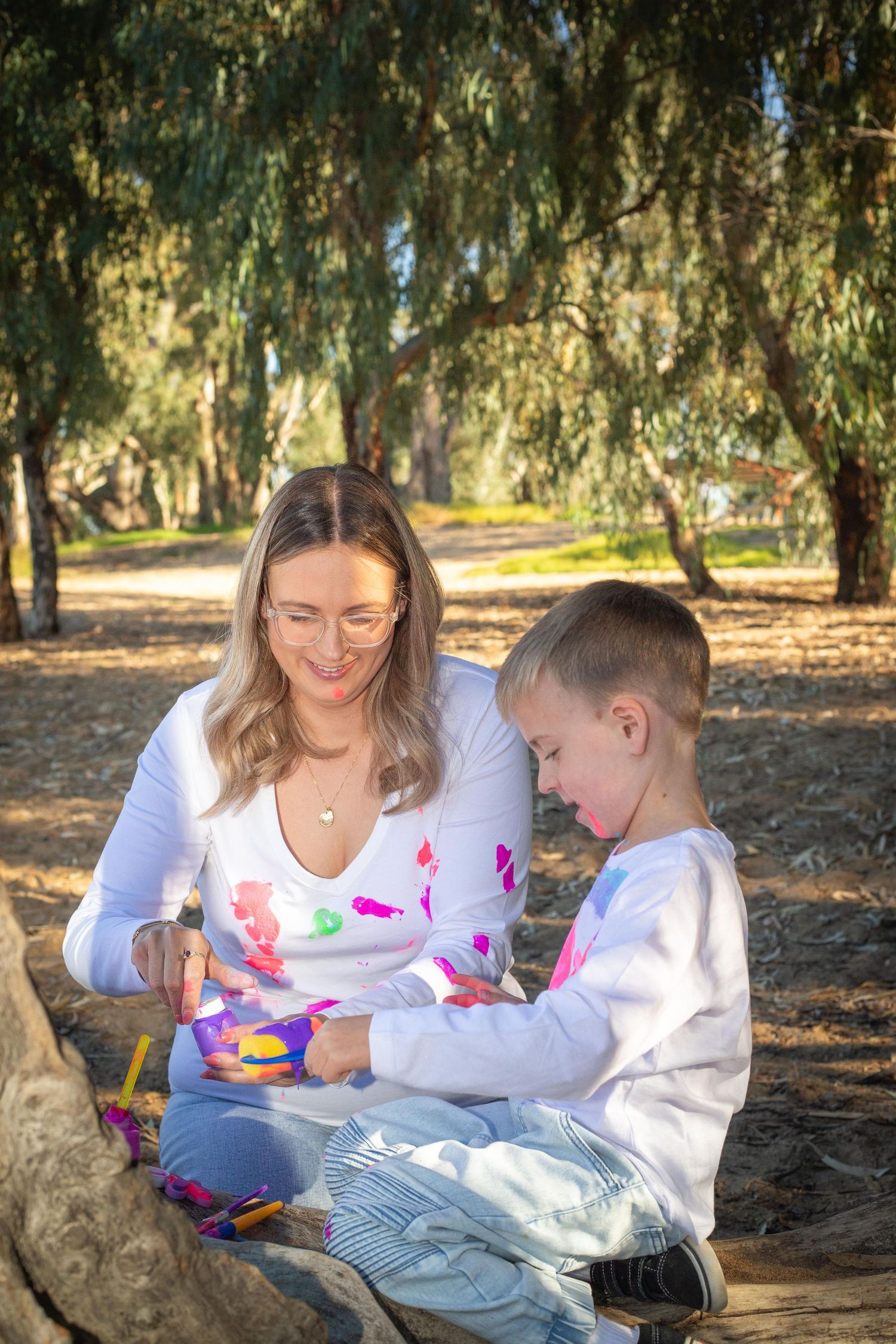 Kids paint mini session Mildura – colourful creative photoshoot
Sunraysia paint session – fun children’s photography
Messy paint mini Mild