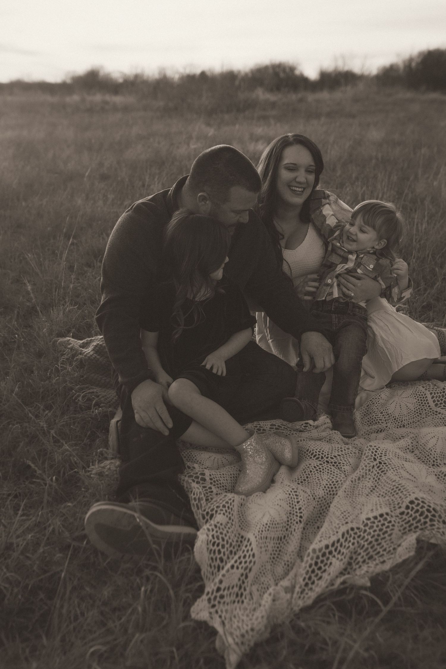 Vintage-inspired black and white family photo – timeless family photographer Kel Holliday