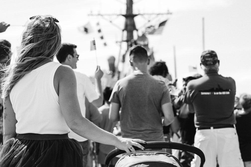 Navy homecoming, wife and children on pier, Whitney Popp photographer