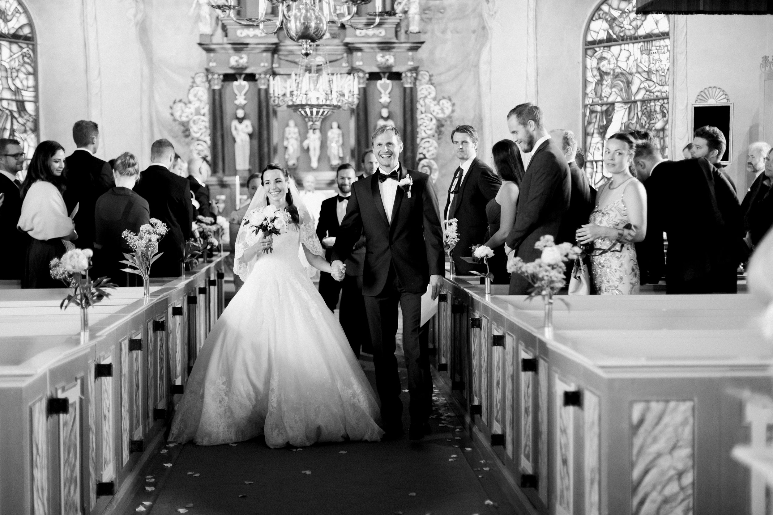 Gräsmark kyrka vigsel. Bröllopsfotograf Rebecca Nordin.