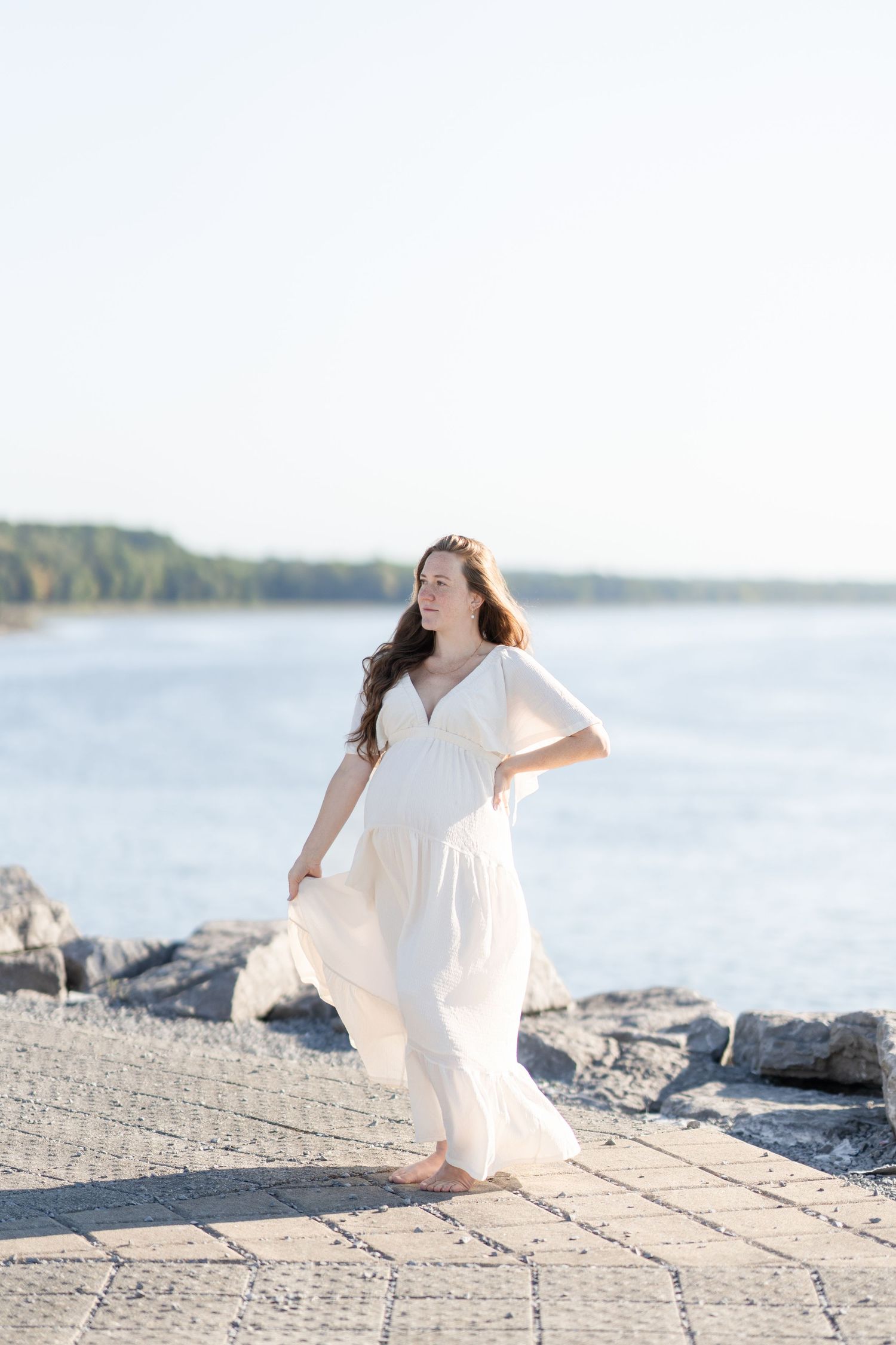 Photographe de maternité près de Québec, grossesse photoshoot, séance photo grossesse, bord de fleuve