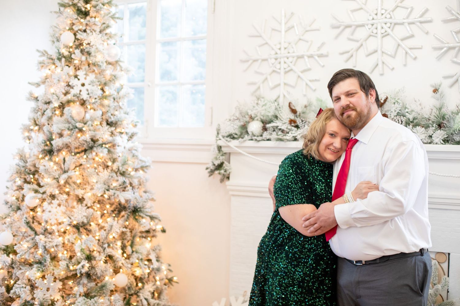 christmas seasonal holiday photoshoots luxury high end beautiful photos quick turn around retouched crisp true to color editing cincinnati