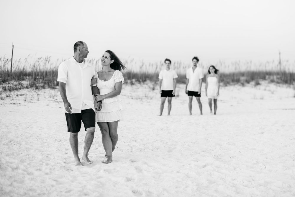 Candid photo by Matt Johnson on the beaches of Florida. Best family friendly photographer near me.