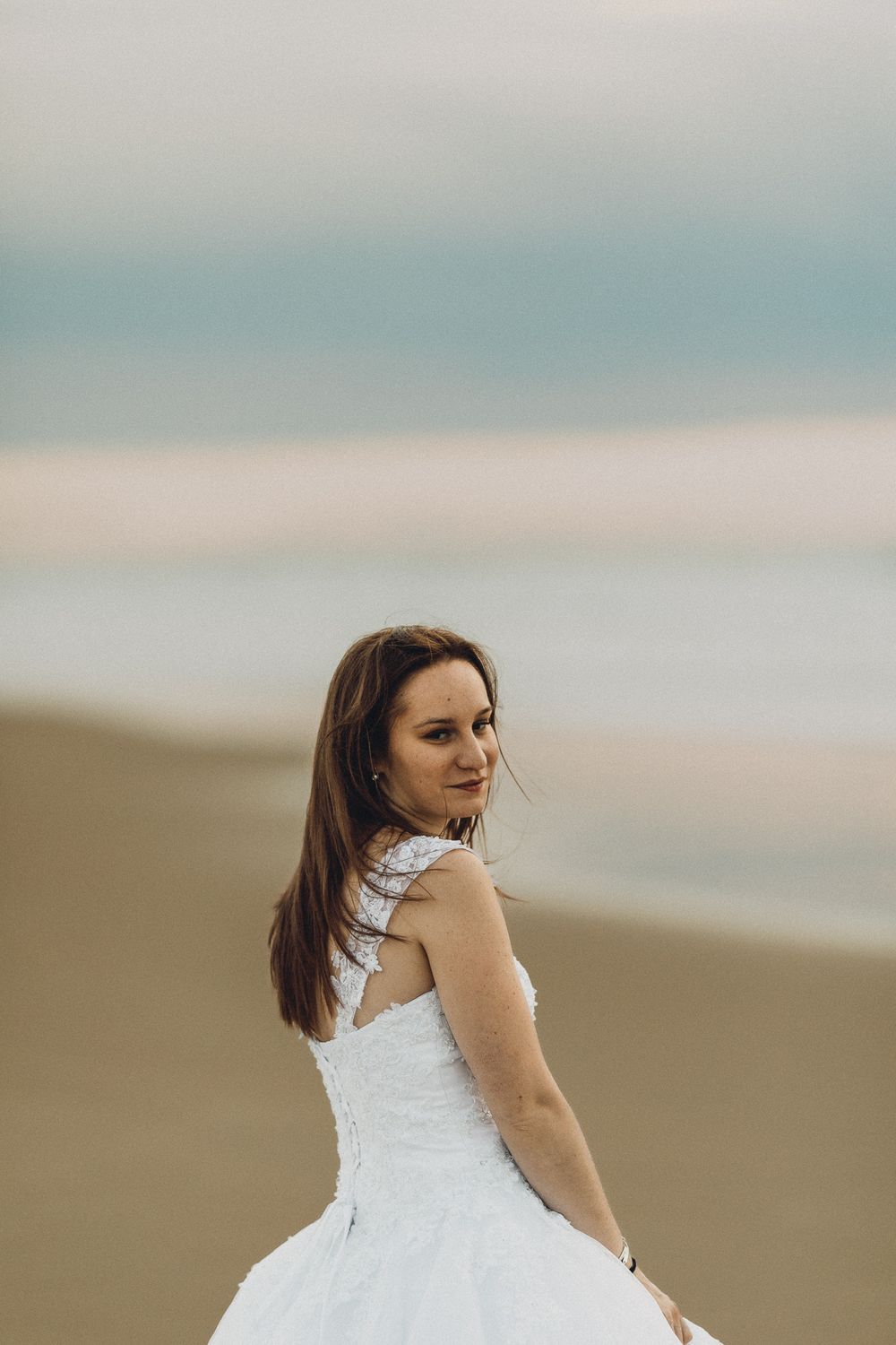 Photographe de mariage capturant des instants sincères et intemporels avec une approche artistique, élégante et naturelle.