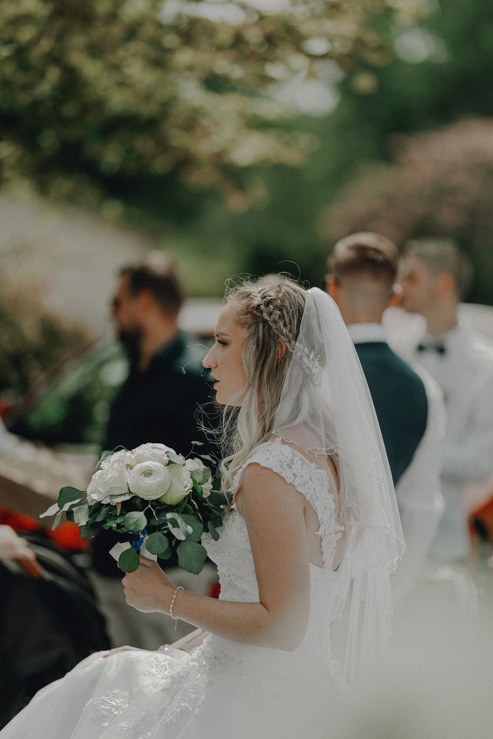 Photographe de mariage capturant des instants sincères et intemporels avec une approche artistique, élégante et naturelle.