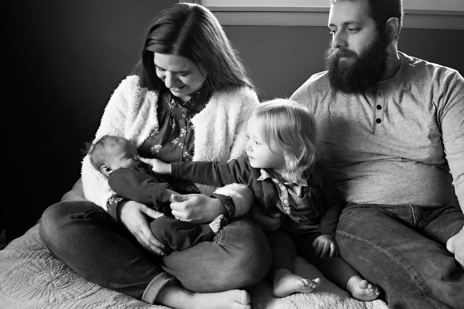 lifestyle in home family and newborn photos