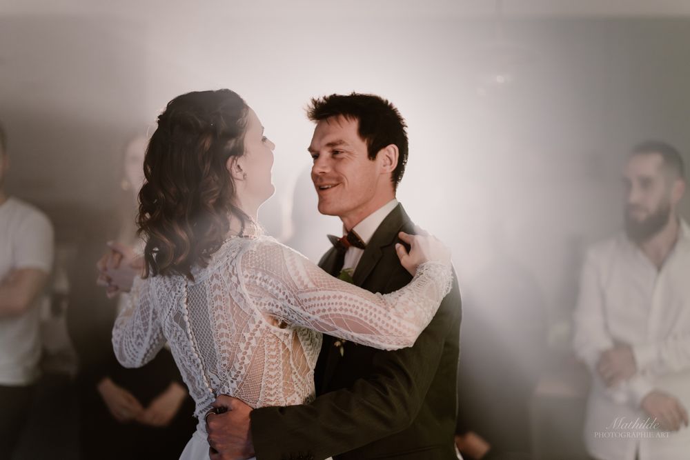 photographe mariage Drôme Isère Valence
reportage mariage
photo de mariage naturelle
séance photo couple mariage
photographe mariage luxe bo