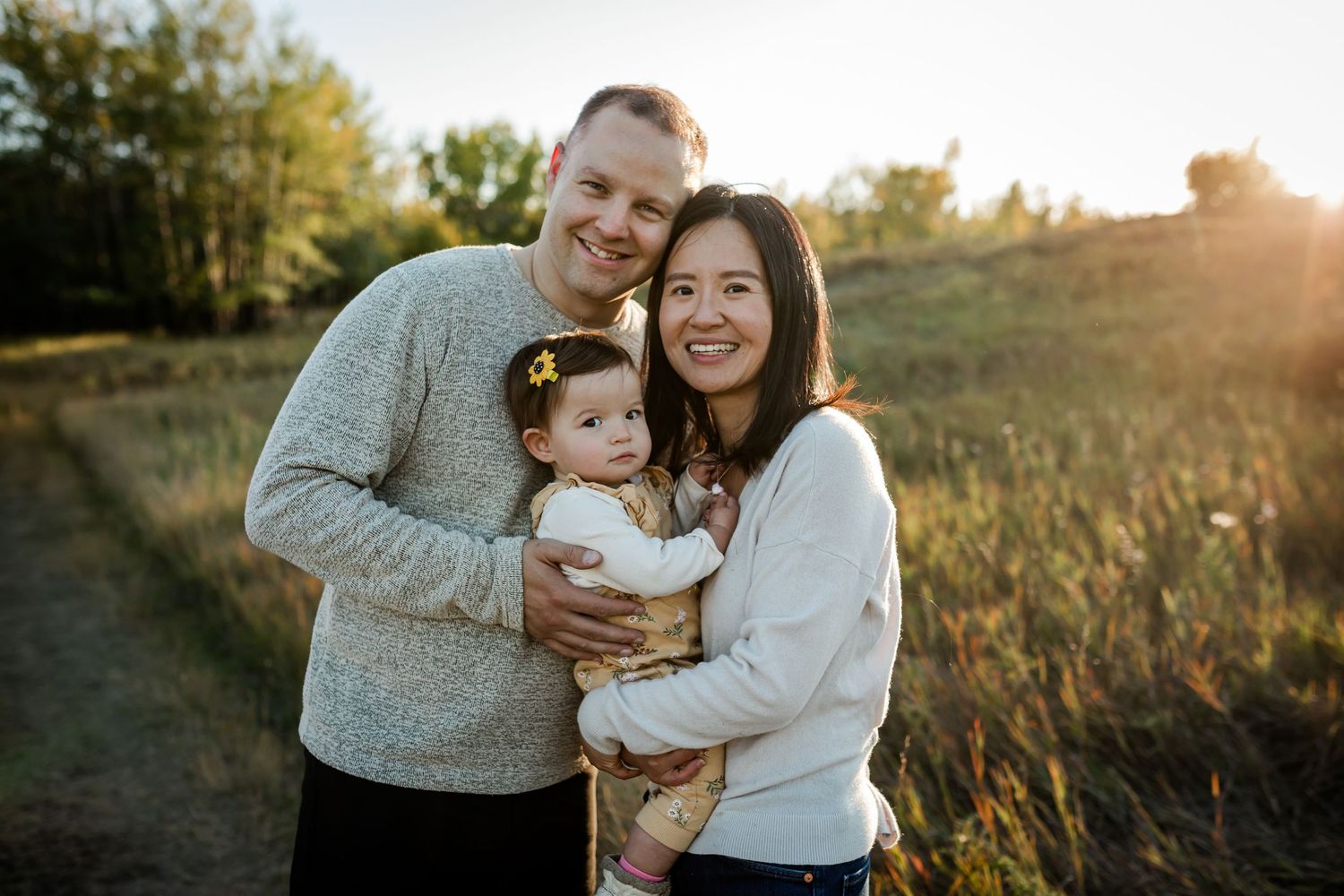 Mini sessions: Fall family lifestyle photos in Fish Creek Park, South Calgary by Love & Sunshine Photography.