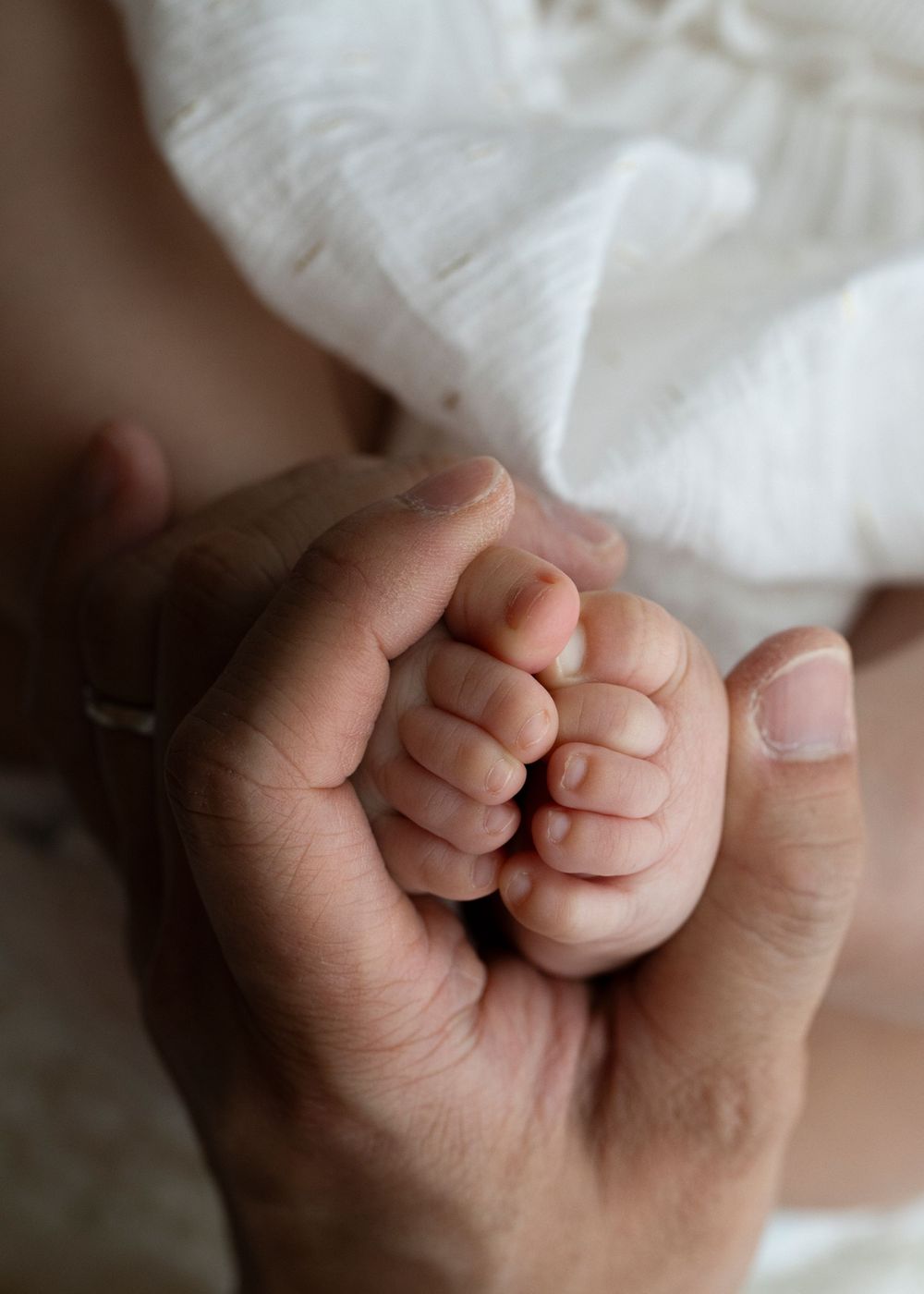 Hong Kong newborn, baby and family photographer Lullaby Images offering both in home and studio photo shoots