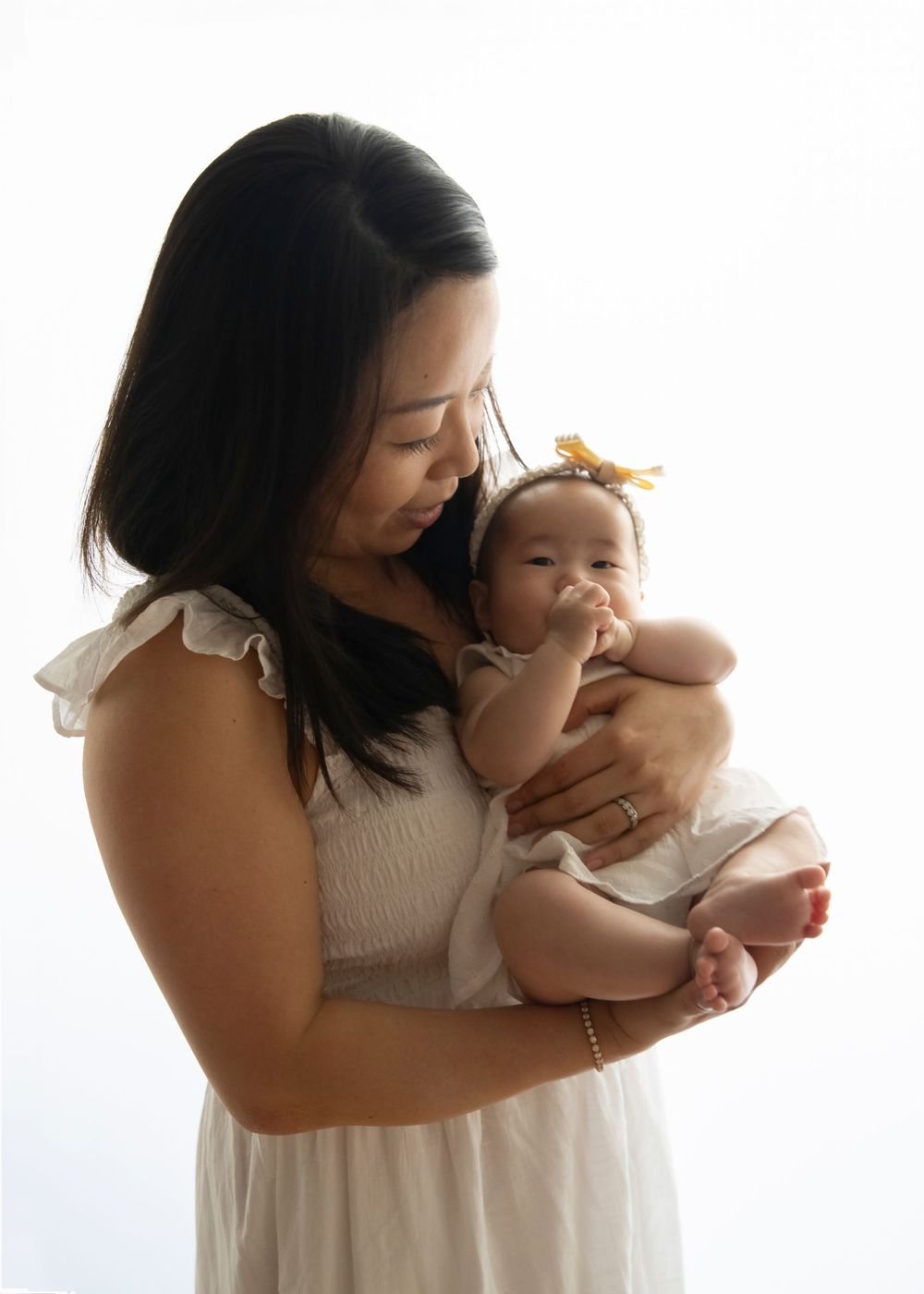 Hong Kong newborn, baby and family photographer Lullaby Images offering both in home and studio photo shoots