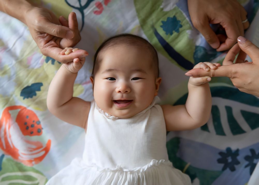 Hong Kong newborn, baby and family photographer Lullaby Images offering both in home and studio photo shoots