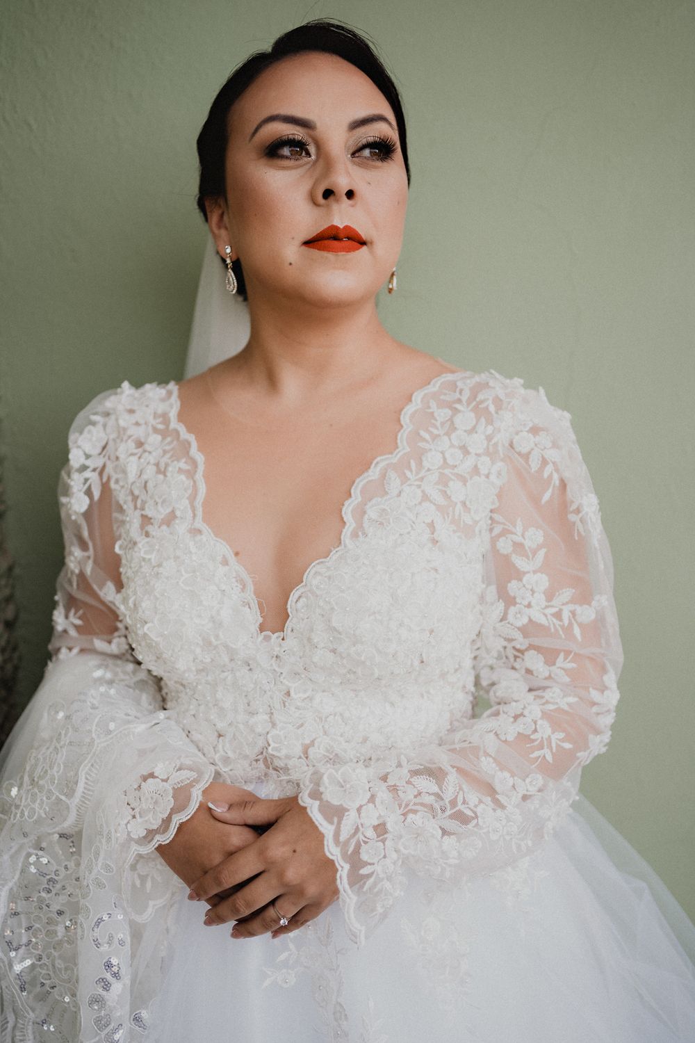 Novia lista para la ceremonia en El Cid Moro Beach Hotel